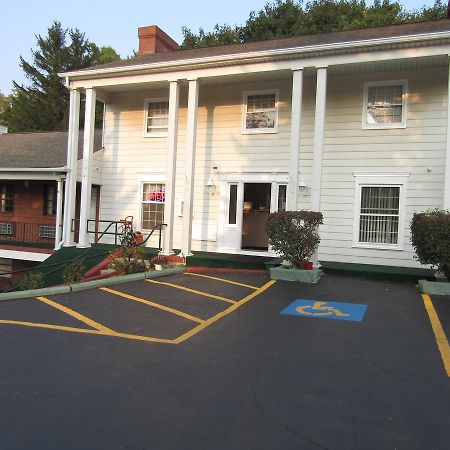 Boardman Inn Youngstown Exterior photo