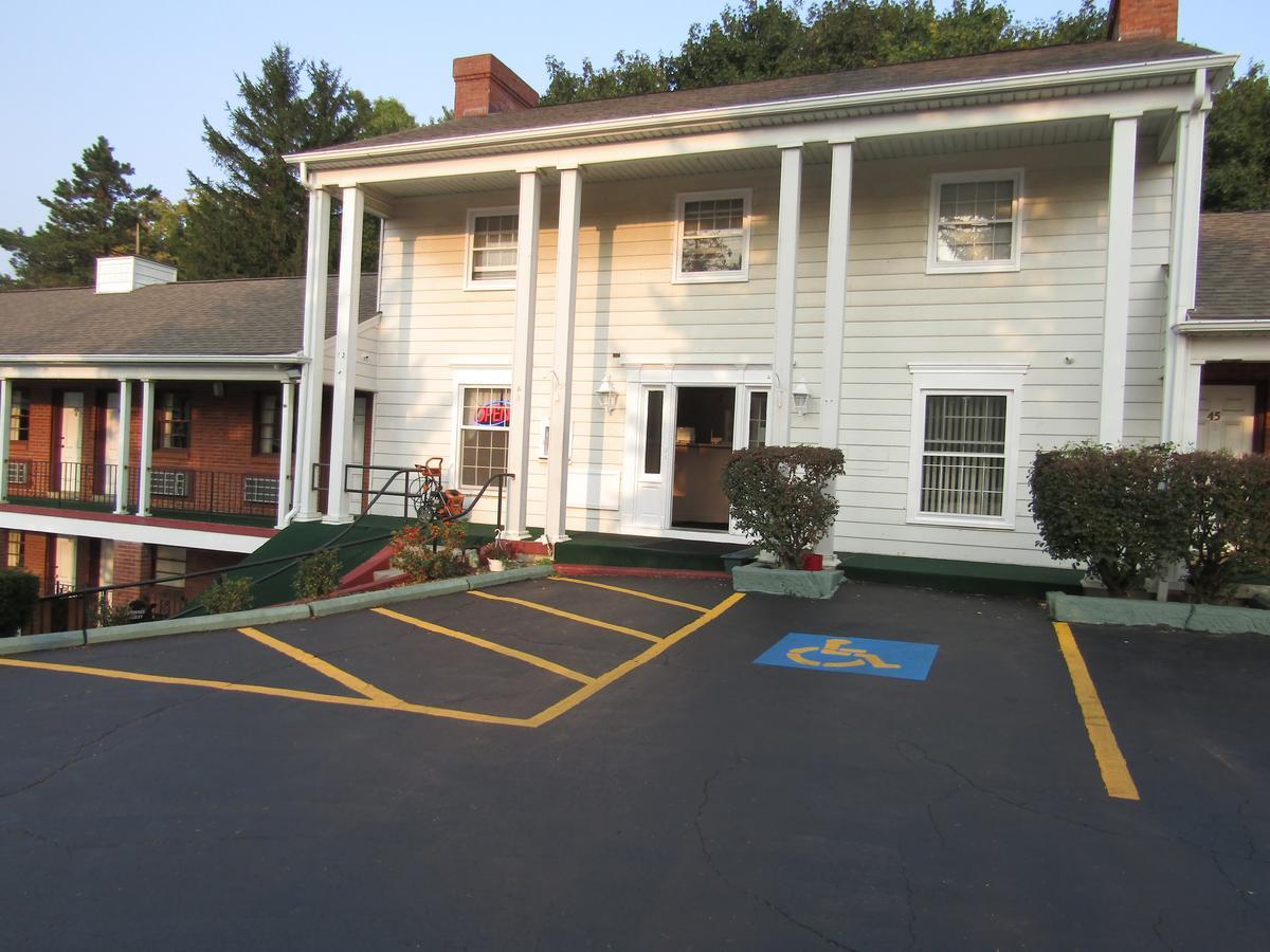 Boardman Inn Youngstown Exterior photo